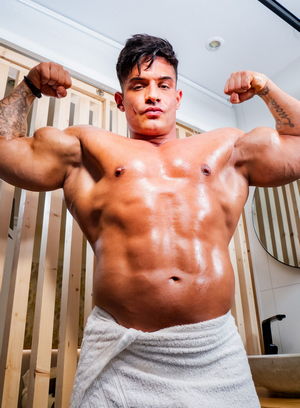 bodybuilder muscle men solo spanish tattoo 
